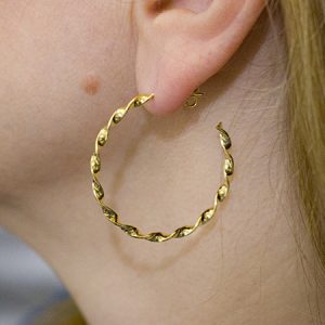 Meia Argola Torcida Fina Banhada a Ouro 18k