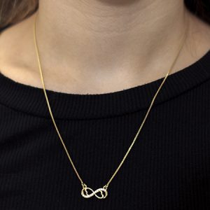Colar de Malha Veneziana com Pingente Infinito Cravejado